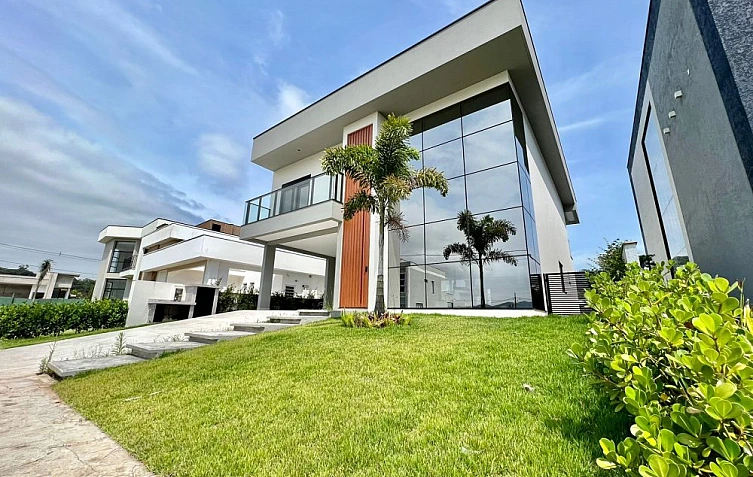 CASA NO CONDOMÍNIO CALEDÔNIA